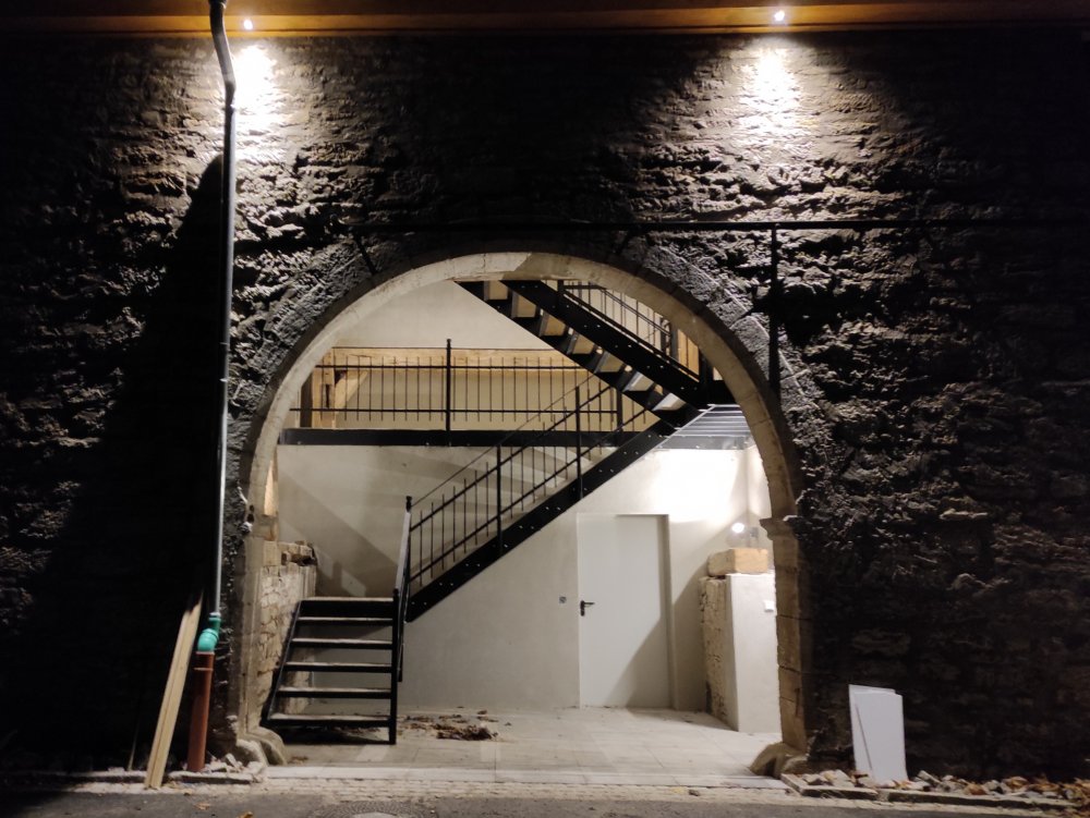 Metalltreppe im Fachwerkhaus