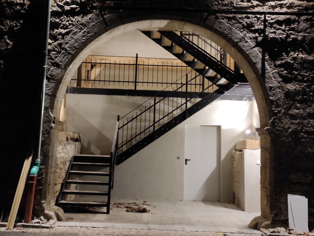 Metalltreppe im Fachwerkhaus