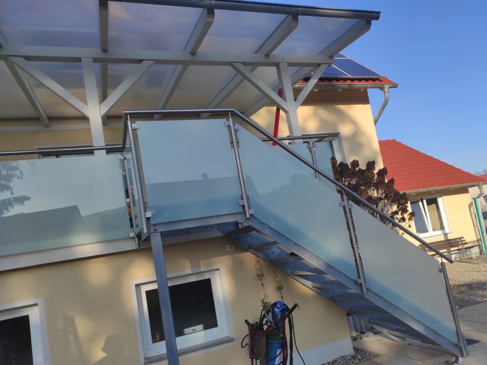 Metalltreppe mit Glas